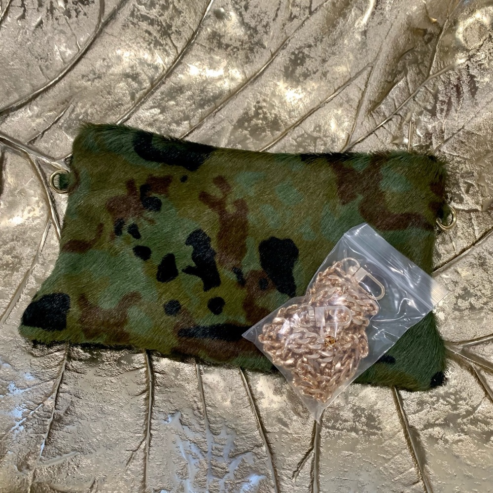 Emma Kelly & Me x Parker & Hyde Camo Crossbody - Picture 2 of 4